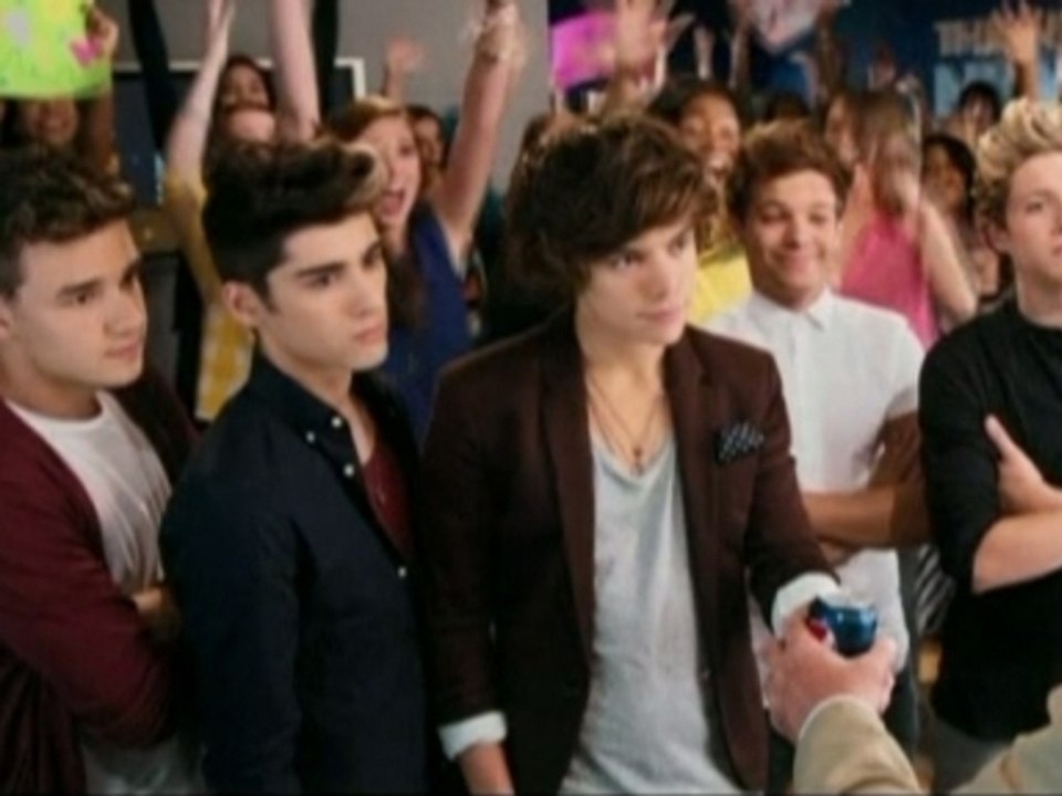 One Direction team up with Drew Brees