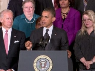 Obama calls for balanced approach to avoid "fiscal cliff"
