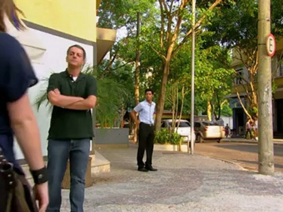 Lia volta depois da fuga com Dinho