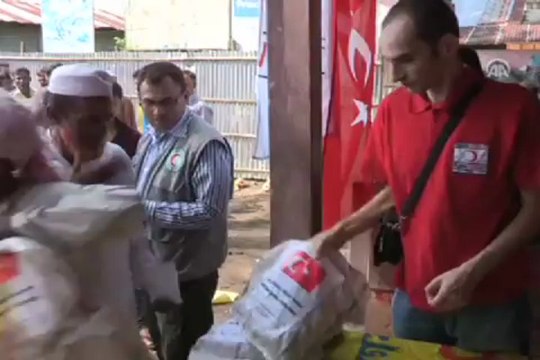 Arakanlılara yardım hız kesmiyor