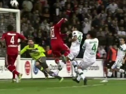 Le loupé monstrueux d'un joueur du Besiktas !