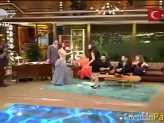 Yalan Dünya'nın Nurhayat'ı Beyaz Show'u Bastı