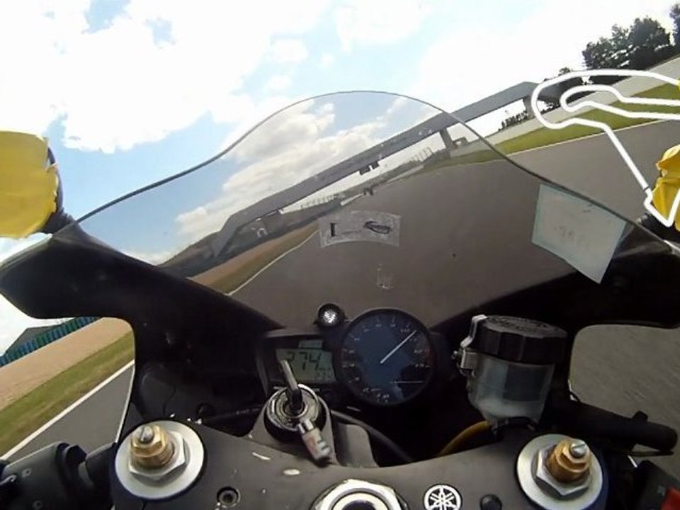 Circuit de Magny Cours, un tour en R1