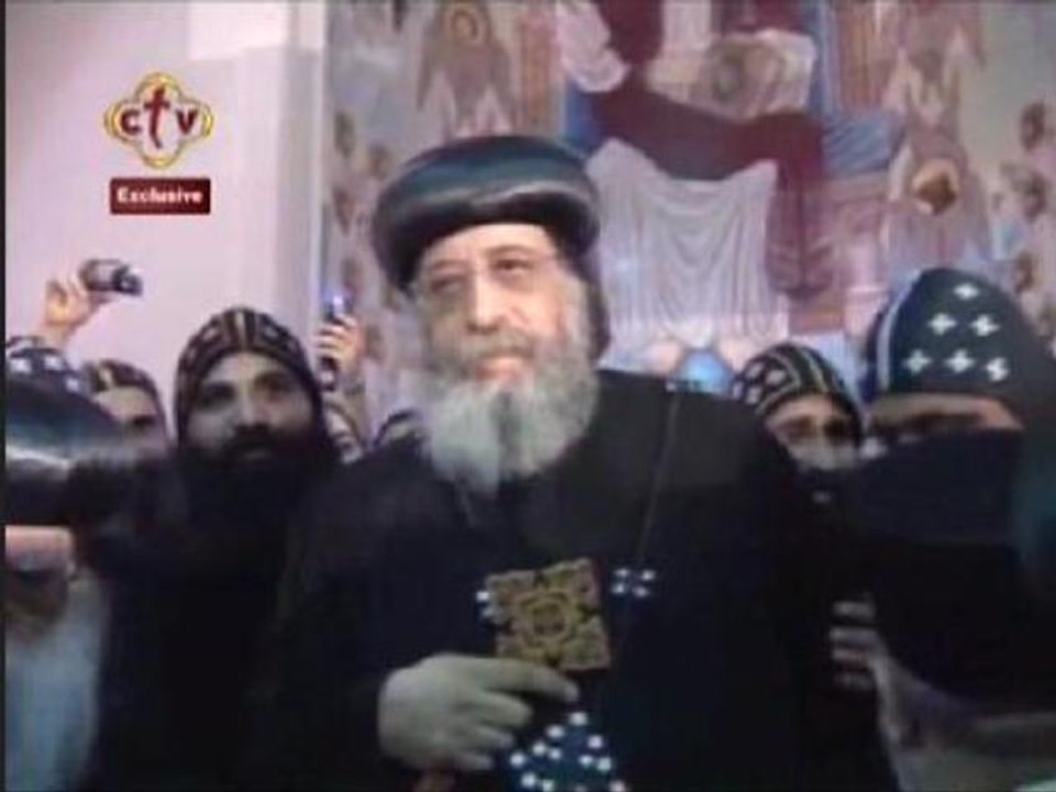 Anba Tawadros II reçoit le Saint Eskim
