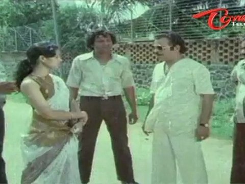 Telugu Comedy - Sutti Veerabhadra Rao Kicked Black & Blue