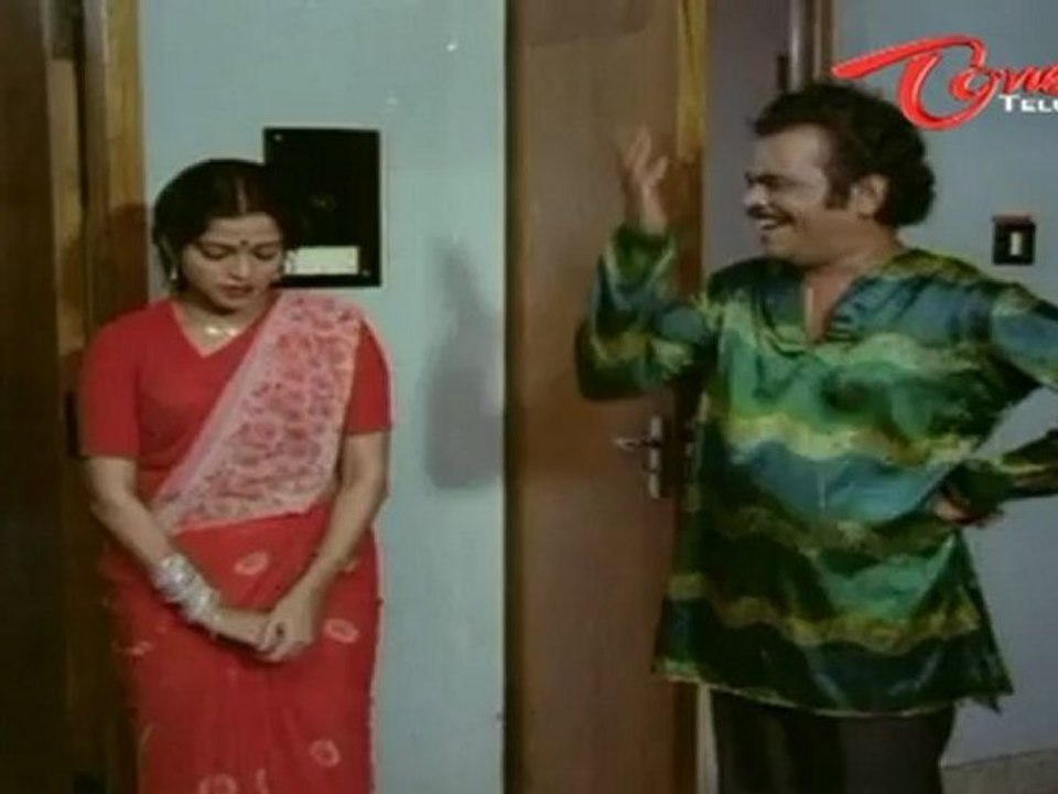 Sutti Veerabhadra Rao Hilarious Scene With Hot Aunty