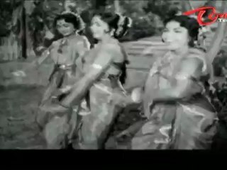 Srikakula Andhra Mahavishnu Katha Songs - Pelli Choopualaku - NTR - Jamuna