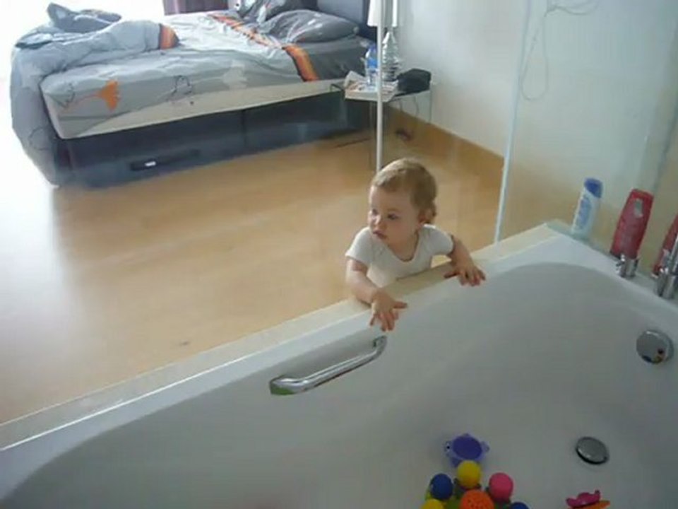 Petite cachette autour de la baignoire