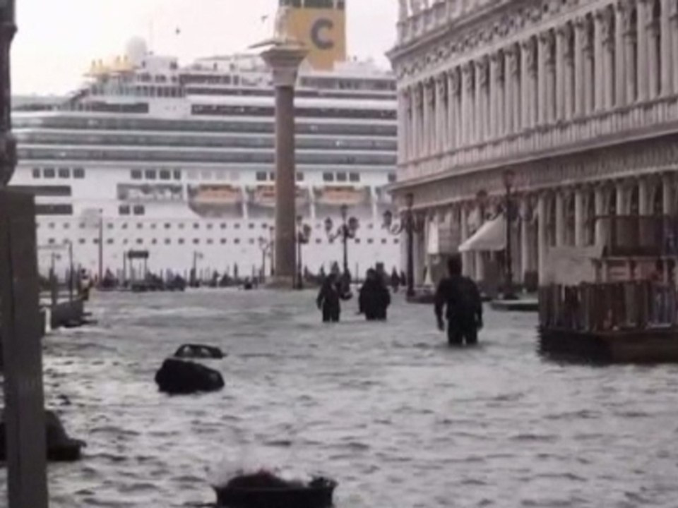 Floods swamp Venice