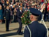 Obama honors veterans at Arlington National Cemetery