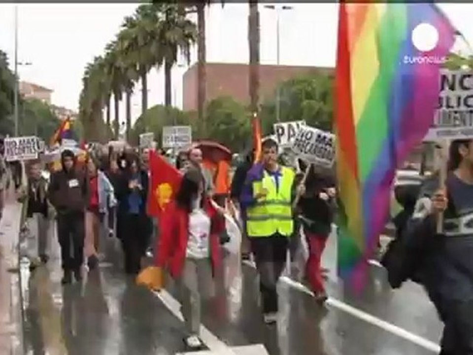 Hundreds brave weather to protest in Spain