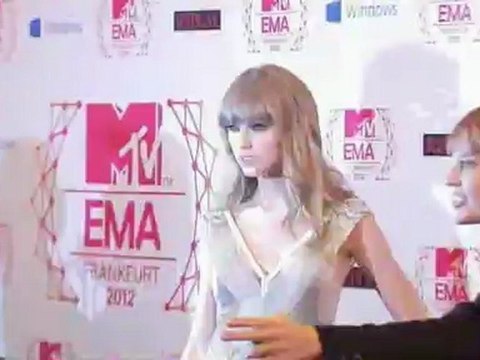 MTV EMAs go Gangnam Style with Psy