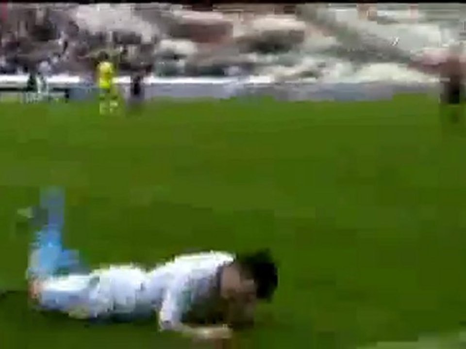 Valbuena se bouffe la pelouse!