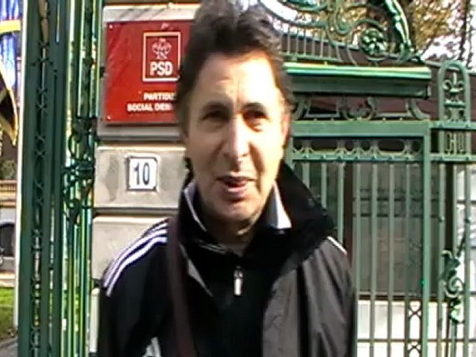 Protestul Revolutionarilor Romani in fata sed.PSD - Interviu cu Rev.Costache Nicolae (11.Nov.2012)