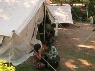 Myanmar quake victims seek shelter in tents