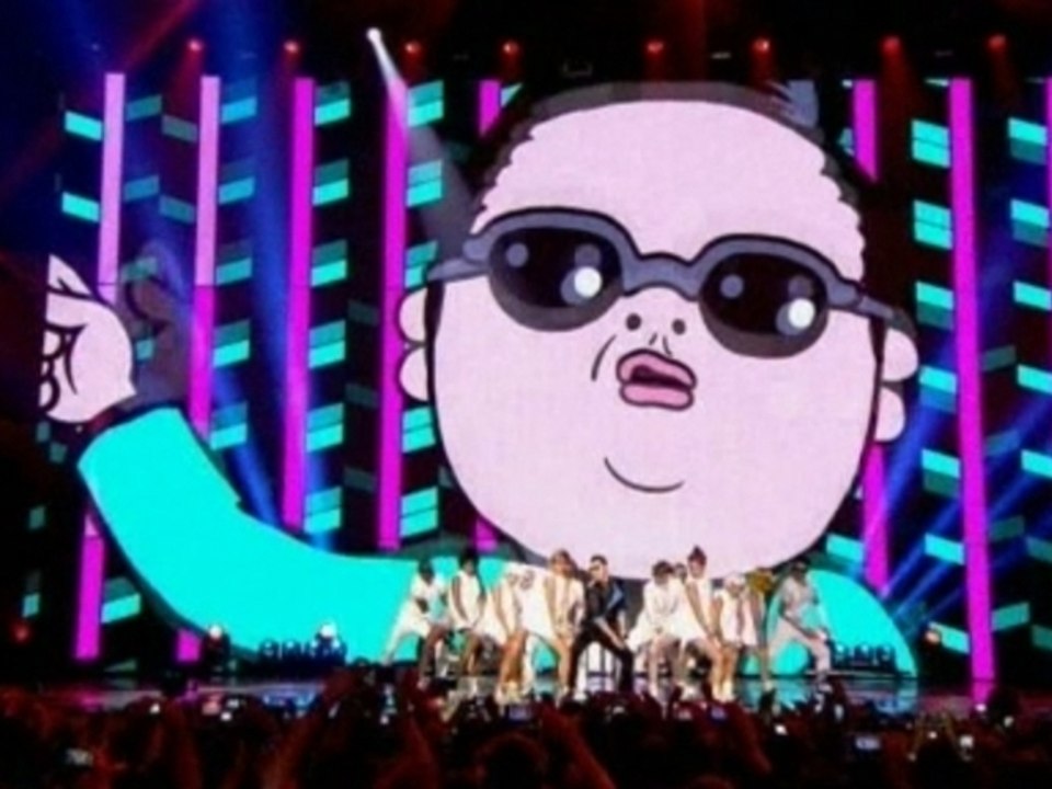 Taylor Swift picks up three gongs at MTV Europe awards as best video goes to "Gangnam Style"