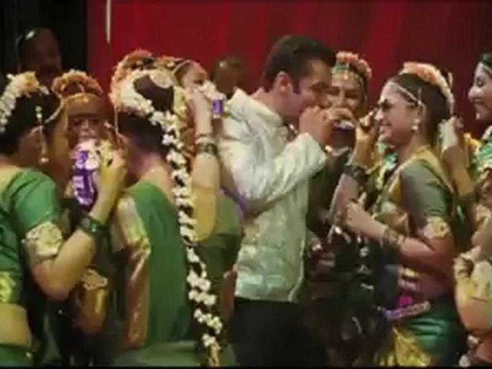 Dagabaaz Re - Song Ft. Salman Khan & Sonakshi Sinha (Dabangg 2)