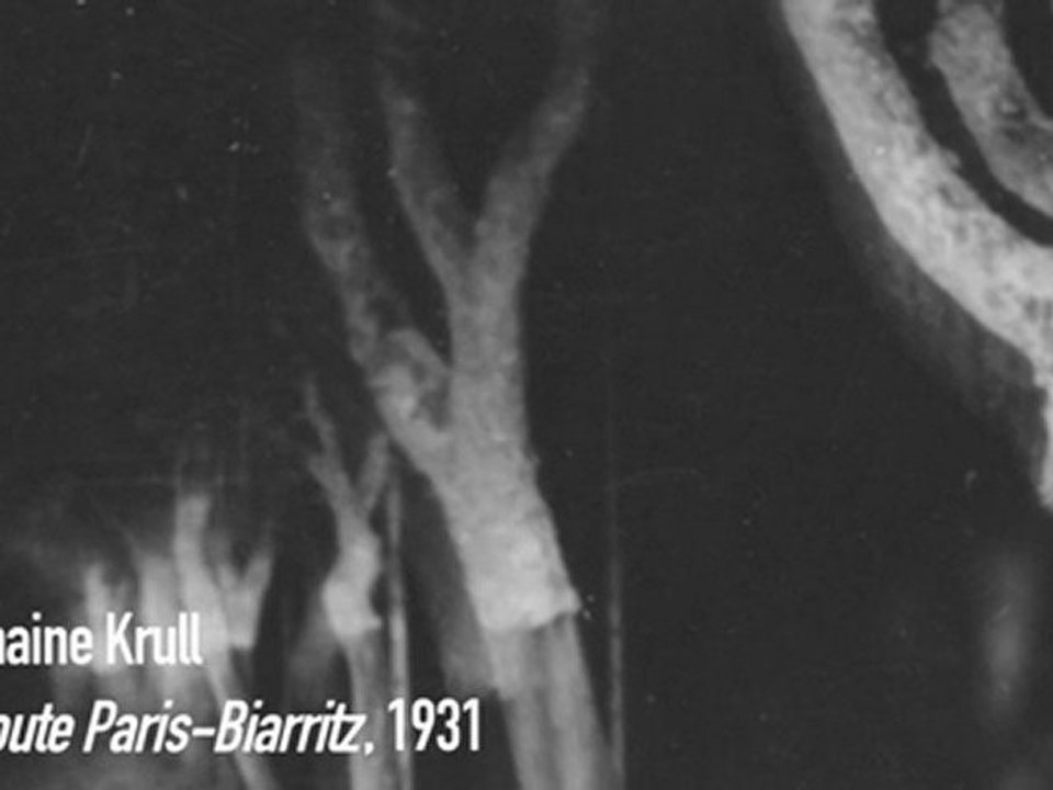 Voici Paris, du 17 octobre au 14 janvier 2013, Germaine Krull - La route Paris-Biarritz, 1931