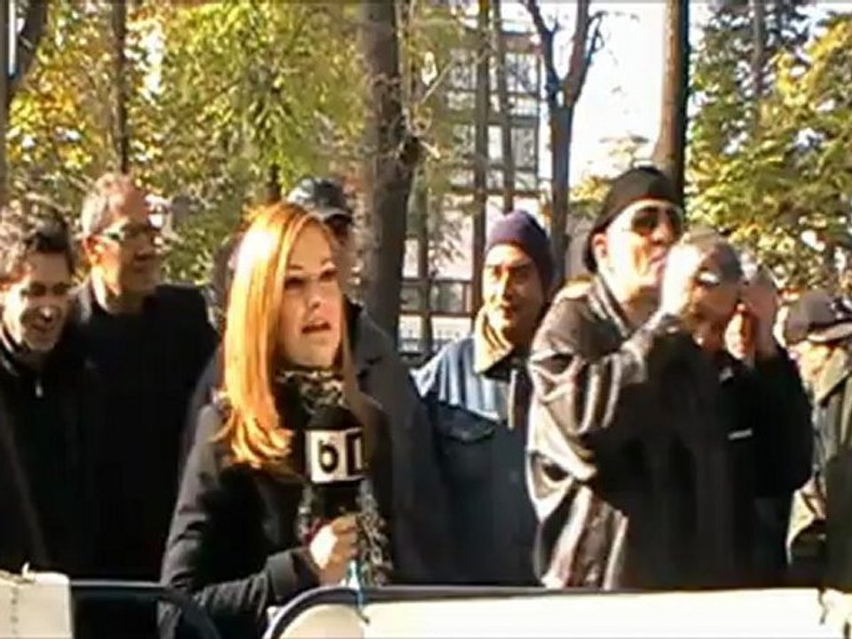 Revolutionari Romani Protestand in fata sediului PSD - Bucuresti 12 Nov.2012