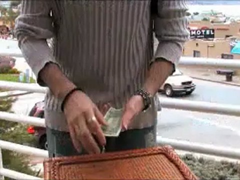 First Hand (AKA Freedom Change) DVD and Gimmick by Justin Miller - Magic Trick