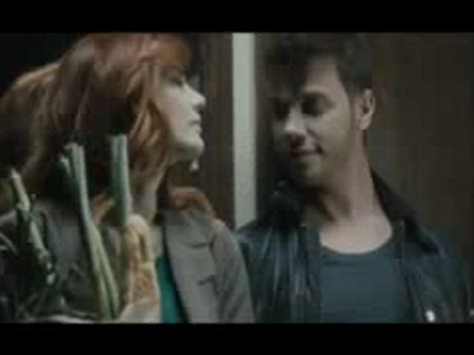 Sinan Akçıl & İzel - " Bir Şey Olmuş  " 2011