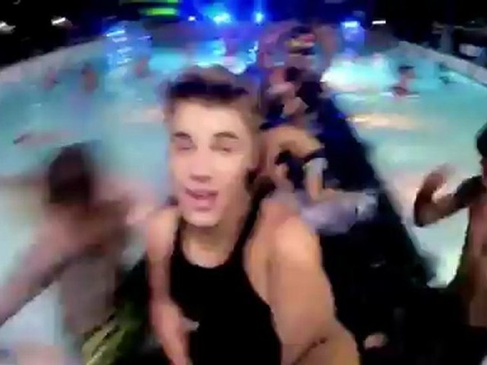 Justin Bieber ft. Nicki Minaj - Beauty And A Beat (2012) + download HD