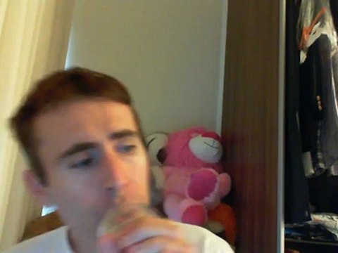 Wiwi égratigne tout nu sur la plage des Trois Accords