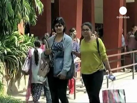 India: Aung San Suu Kyi visita il suo college