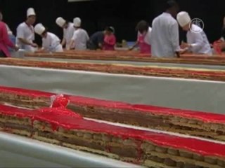 Самый длинный «наполеон» в мире сделали в Женеве