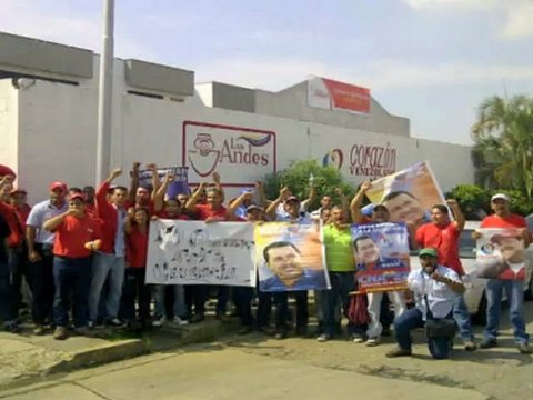 Trabajadores de Lácteos Los Andes exigen pago de tickets de alimentación