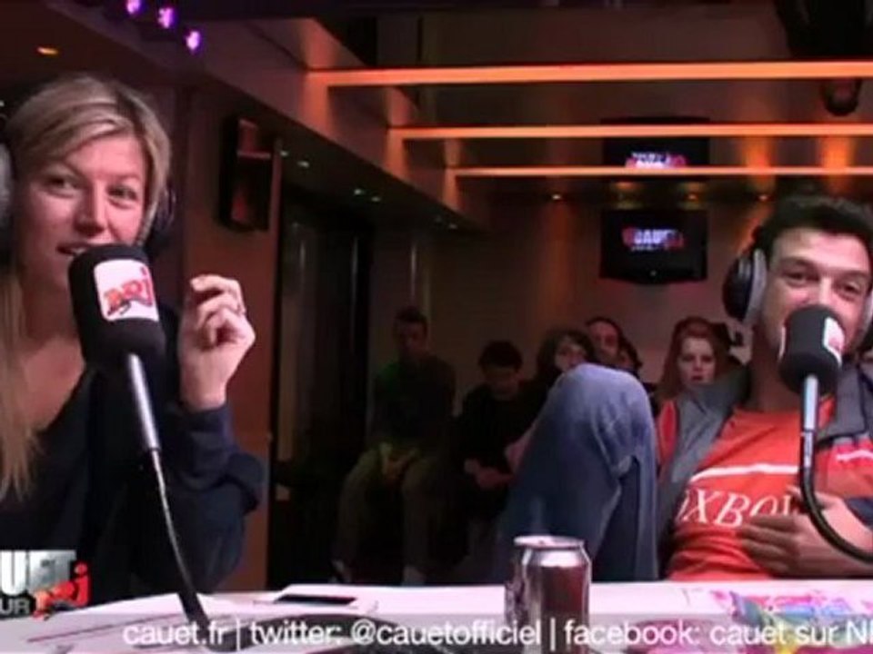 Une meuf veut défoncer Julie au Super Jeu - C'Cauet sur NRJ