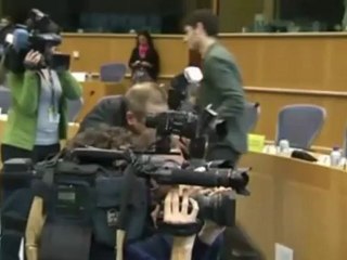 El Gobierno mantiene sus previsiones de déficit pese a los datos de Bruselas