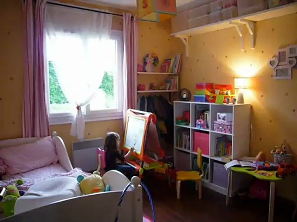 Charlotte artiste concentrée
