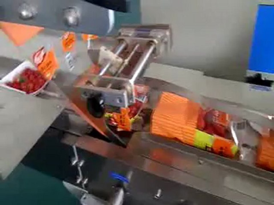 Fresh strawberries in tray packaging machine