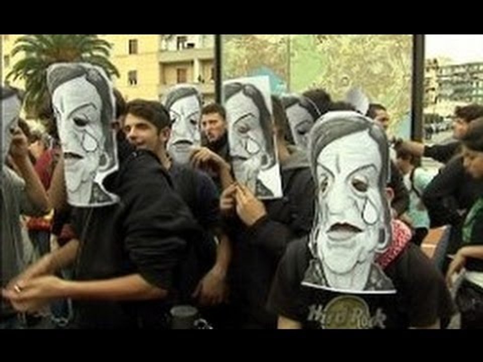 Napoli - Scontri per l'arrivo della Fornero (12.11.12)