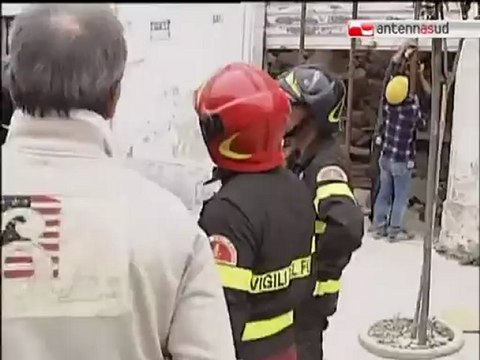 TG 12.11.12 Crolla solaio di una palazzina a Pulsano, 2 feriti