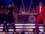 Madonna ve PSY'den Gangnam Style Dansı