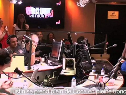 Justin se prend plein de Coca en pleine tronche - C'Cauet sur NRJ