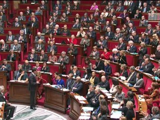 Valls répète devant les députés "regretter" ses propos