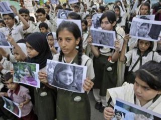 Listening Post - The gun and the press in Pakistan