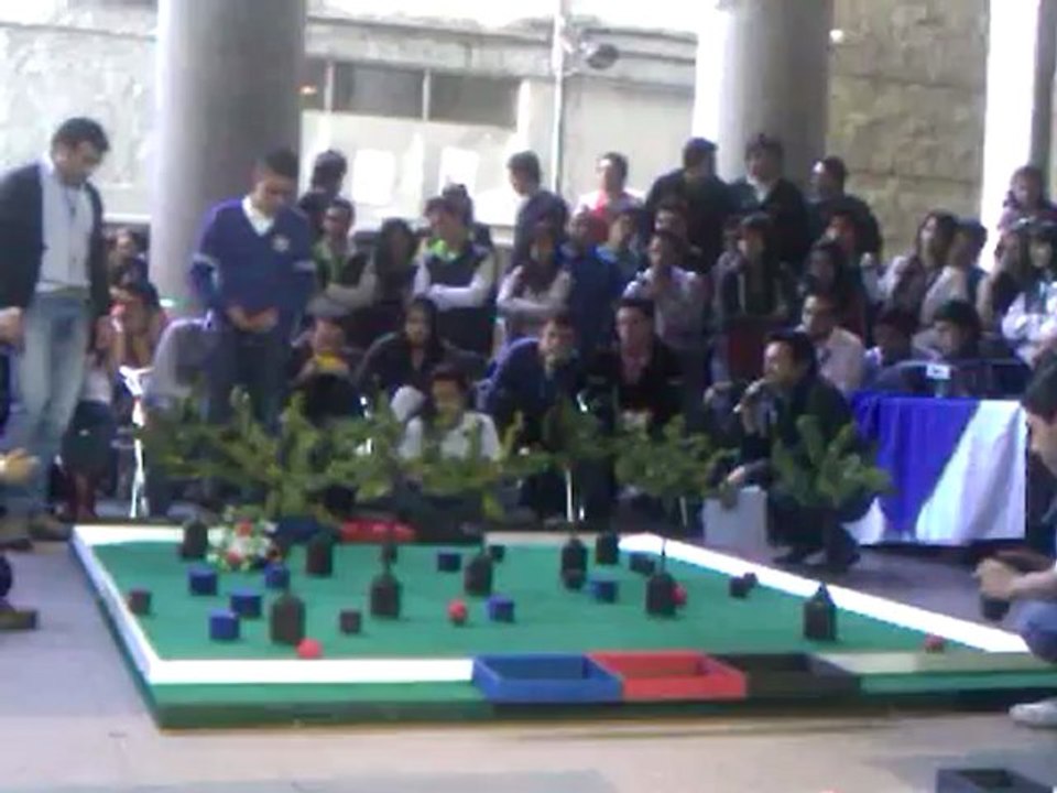 ROBOT AL PARQUE 2012 IED ENTRE NUBES SO ATOM