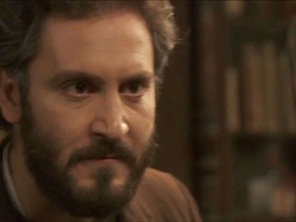 No lo es!! Es mi hijo!! Lo busqué hasta que le dí por muerto!! ESDPV