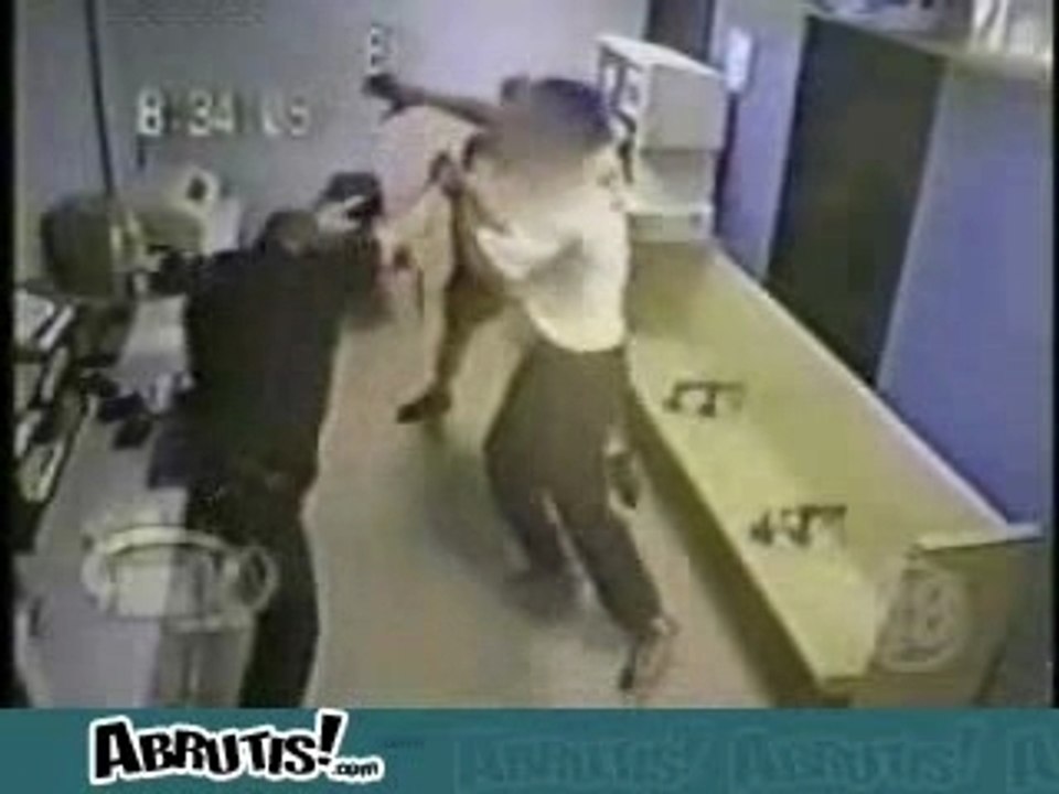 Bagarre au COMMISARIAT