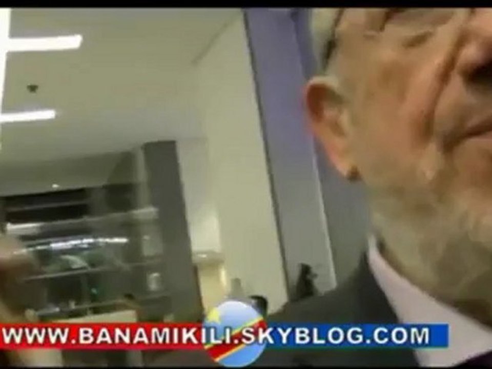 Louis michel mis en fuite par les congolais en colère