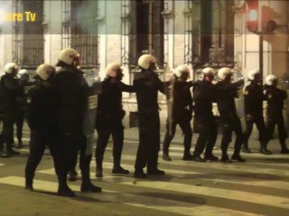 Arrojan piedras a los antidisturbios en la huelga #14N #Murcia #huelgageneral