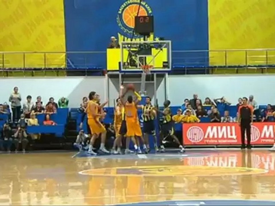 Video  KC Rivers beats the buzzer