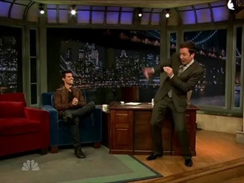 Тейлор Лотнер на шоу Джимми Феллона (русские субтитры)