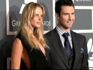 Levine leads People's Choice nods, final "Twilight" hits London