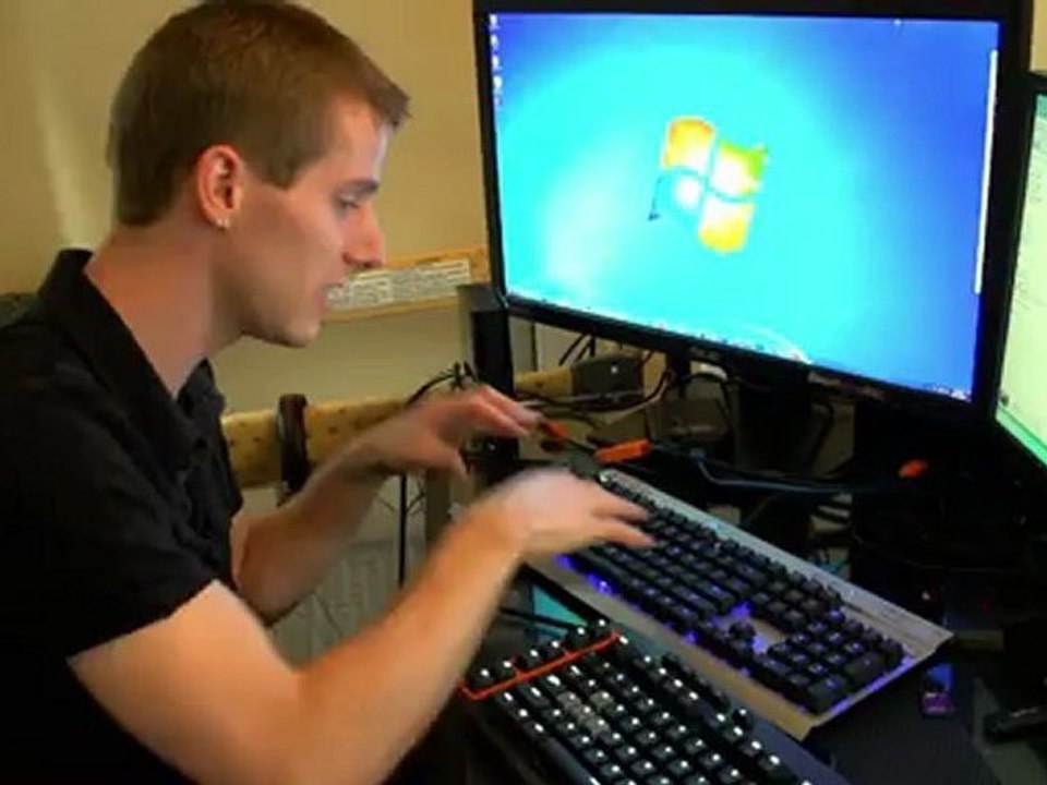 Logitech G710+ Mechanical Gaming Keyboard Unboxing & First Look Linus Tech Tips