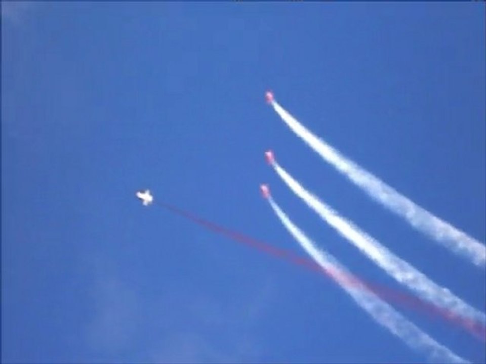 TÜRK YILDIZLARI GİRNE'DE-15 KASIM 2012..